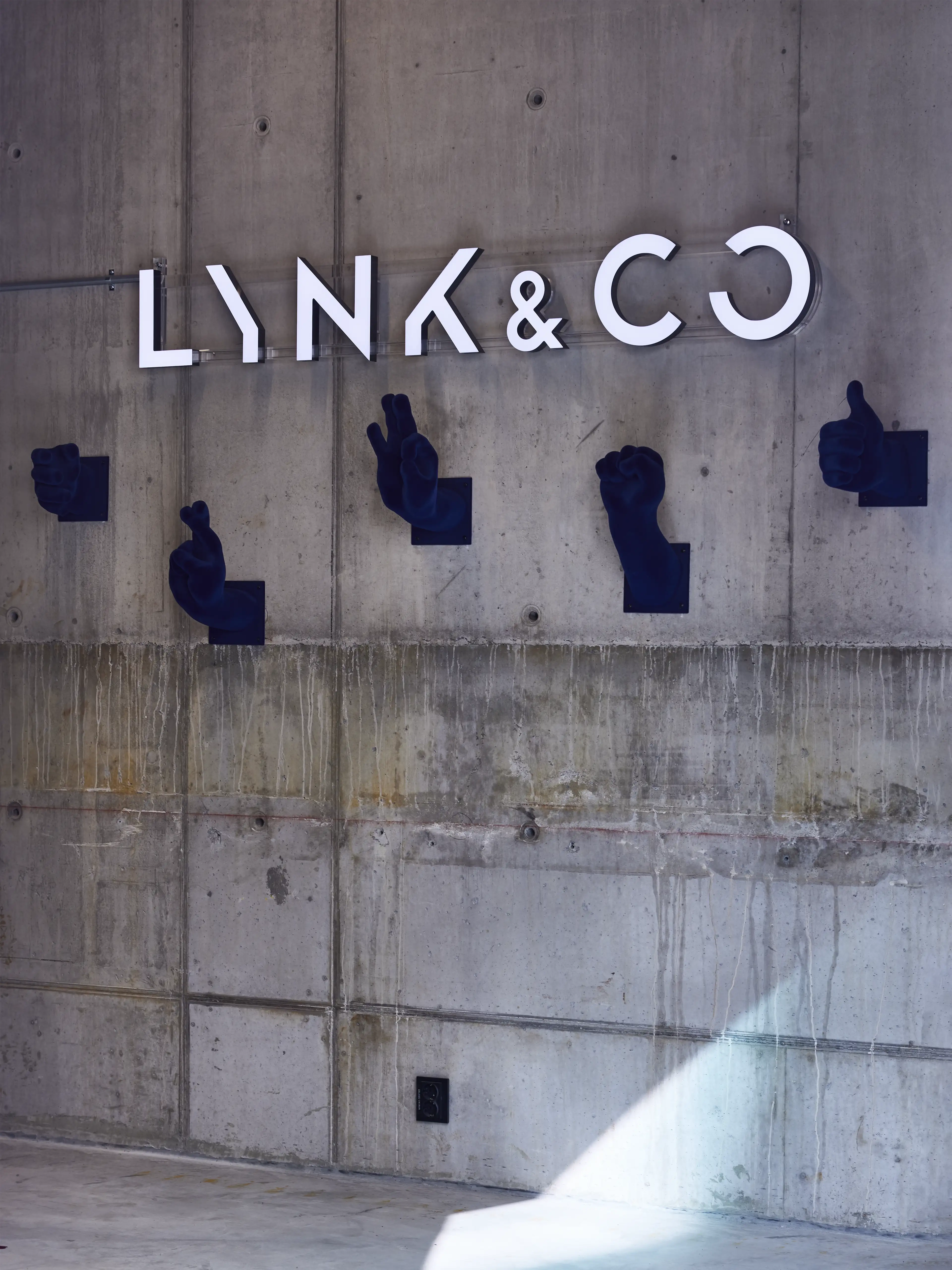 Lynkco Brand 23